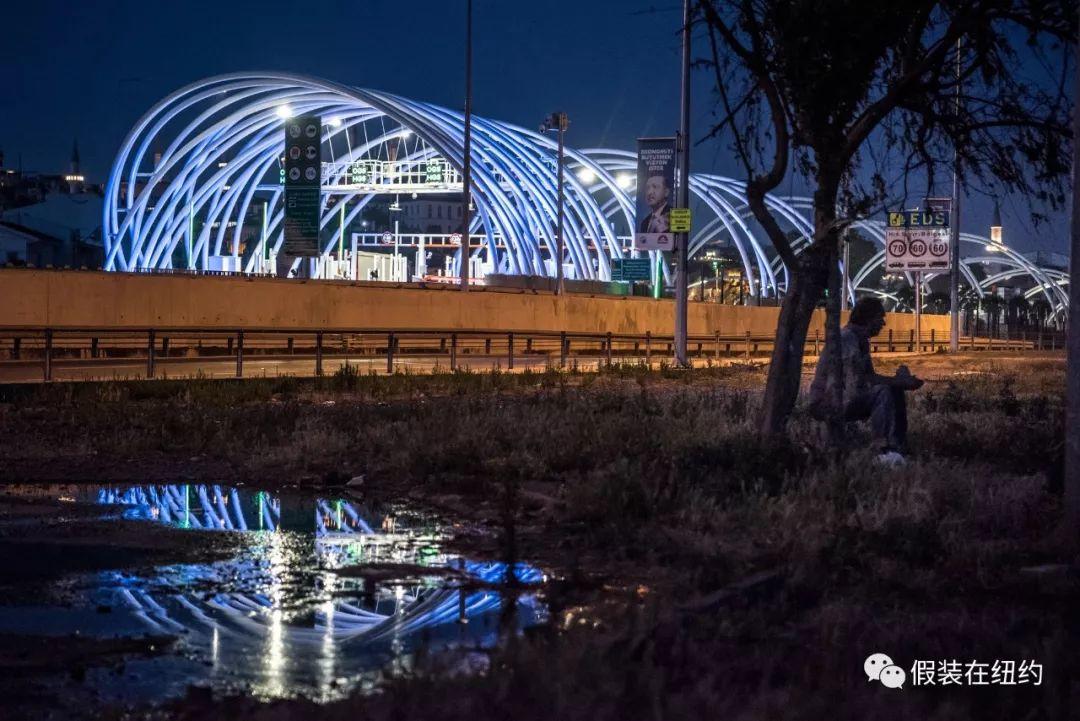 土耳其建了那么多光鲜亮丽的高楼和大桥,最后却还是滑向深渊 土耳其建了那么多光鲜亮丽的高楼和大桥,最后却还是滑向深渊