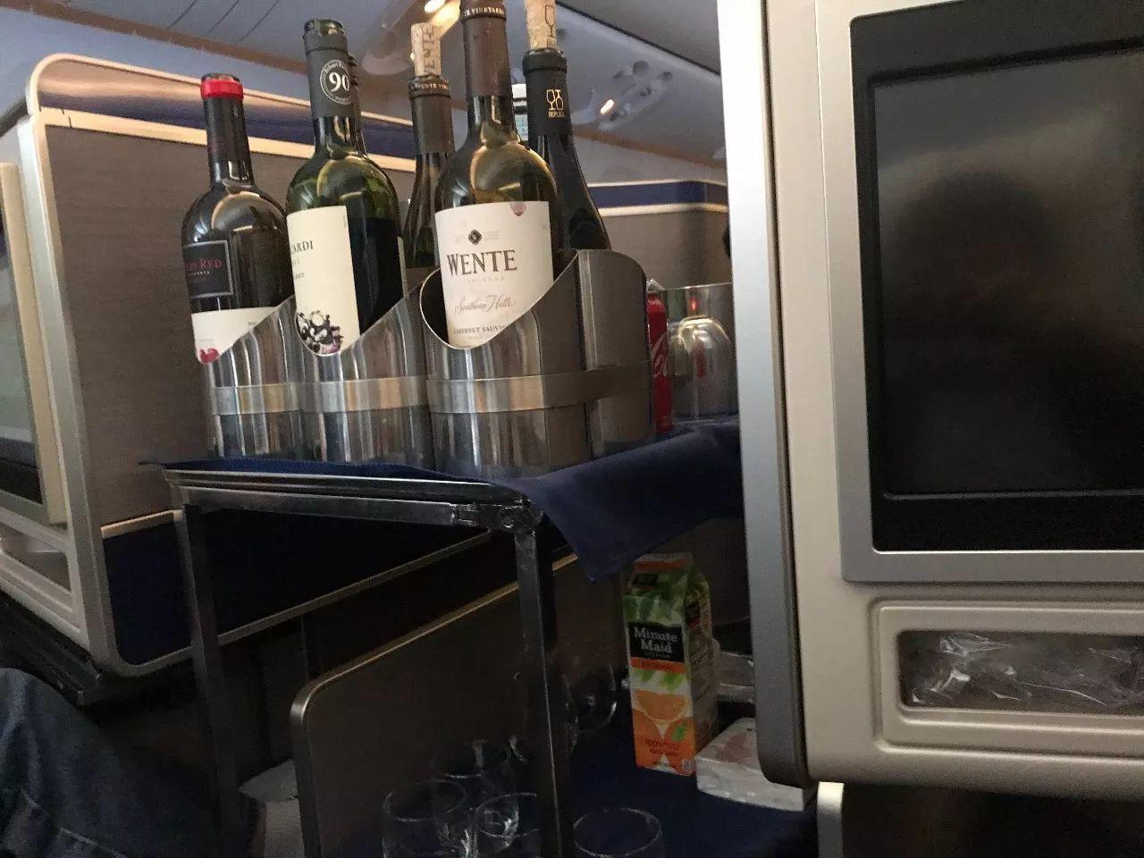 乘坐美联航全新的商务舱是什么样的体验? 乘坐美联航全新的商务舱是什么样的体验?