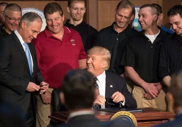 川普是中国的间谍?时代折叠了。 川普是中国的间谍?时代折叠了。