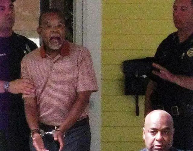 你才偷井盖,你们全家都偷井盖 你才偷井盖,你们全家都偷井盖