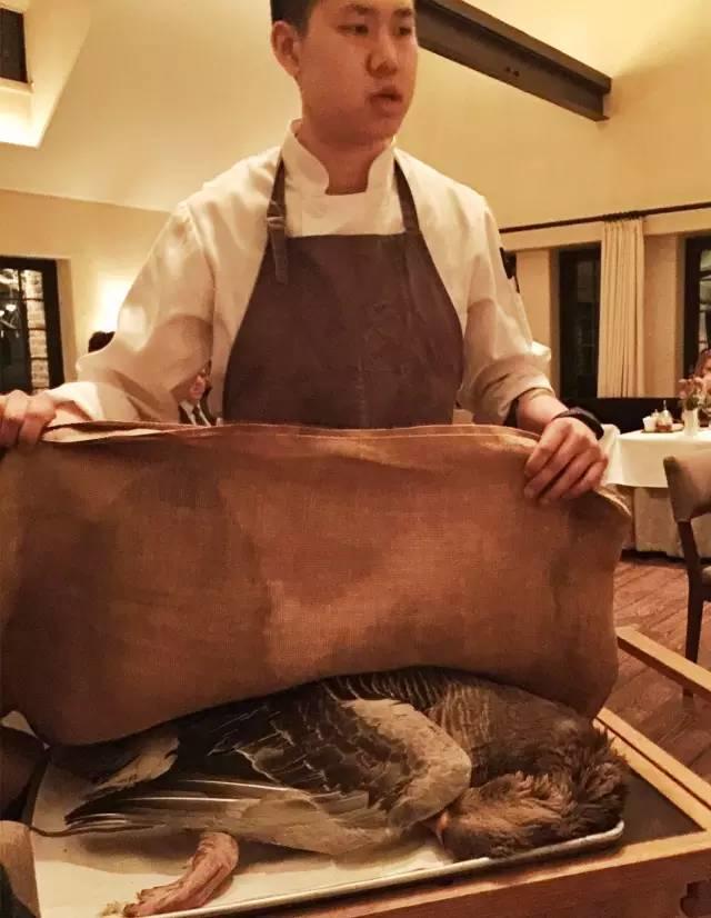 一个不起眼的偏僻小餐厅,如何变成了美国上流社会的聚集地? 一个不起眼的偏僻小餐厅,如何变成了美国上流社会的聚集地?