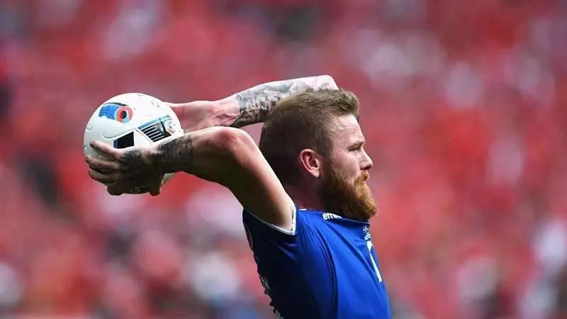 “只有英格兰能够做到在一周内两次退出欧洲”