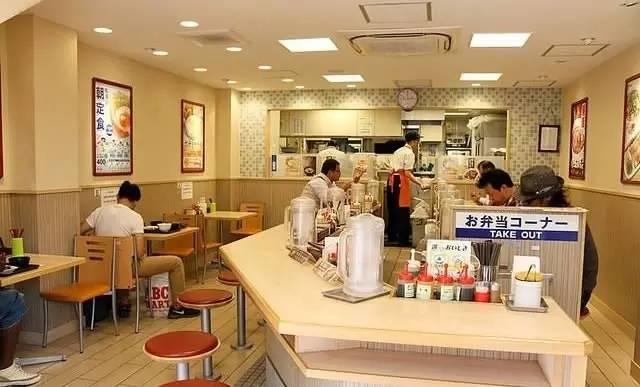 遍布日本街头的这一碗牛肉饭,味道不像你想象得那么美满 遍布日本街头的这一碗牛肉饭,味道不像你想象得那么美满