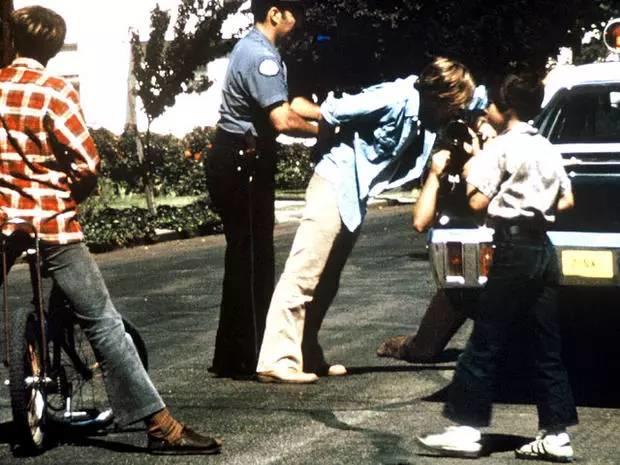 斯坦福监狱实验:每个人的心中都有一个暴君 斯坦福监狱实验:每个人的心中都有一个暴君