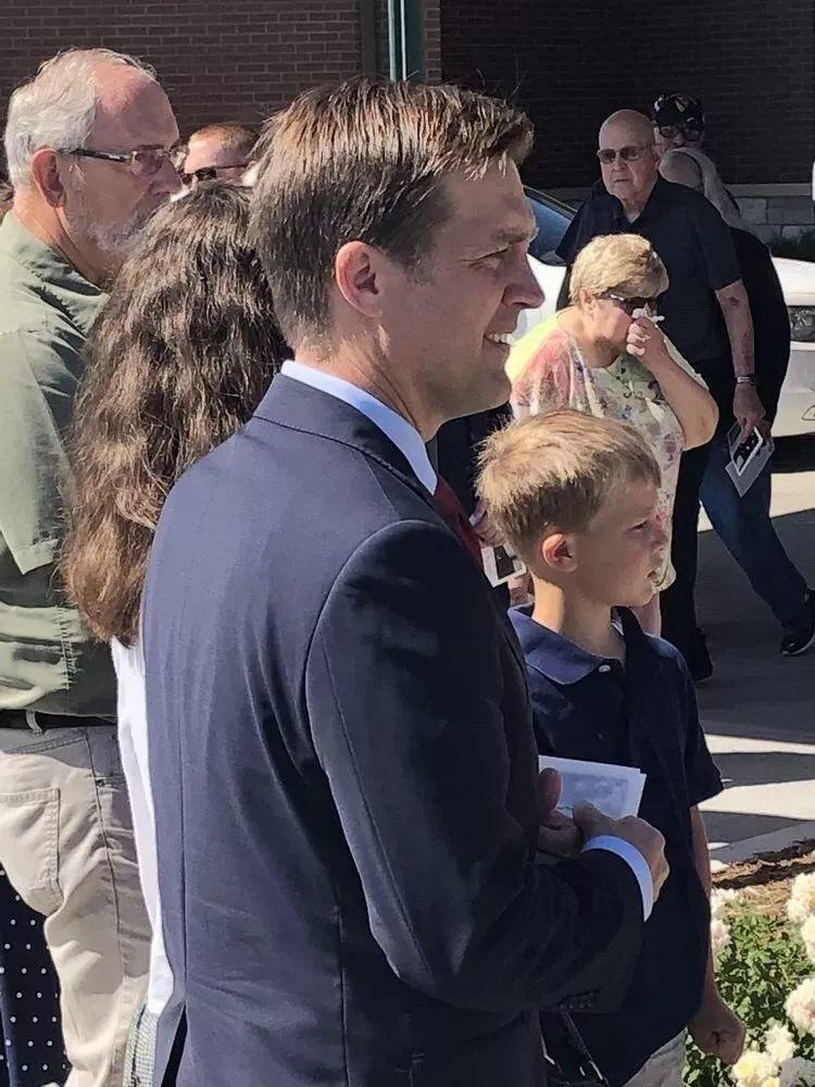 两场陌生人的葬礼 两场陌生人的葬礼