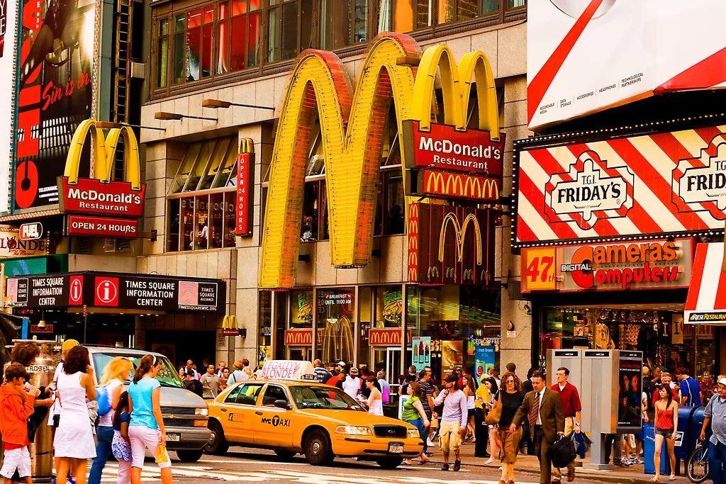 吐槽金拱门的人应该读读麦当劳创始人的故事:52岁穷困潦倒,70岁世界首富 吐槽金拱门的人应该读读麦当劳创始人的故事:52岁穷困潦倒,70岁世界首富