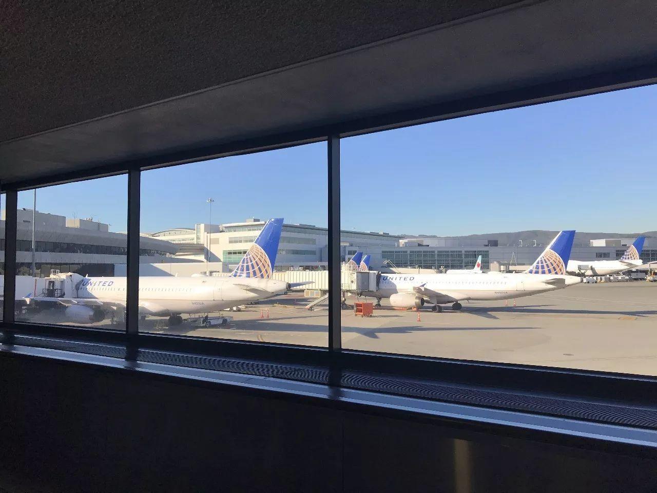 乘坐美联航全新的商务舱是什么样的体验? 乘坐美联航全新的商务舱是什么样的体验?