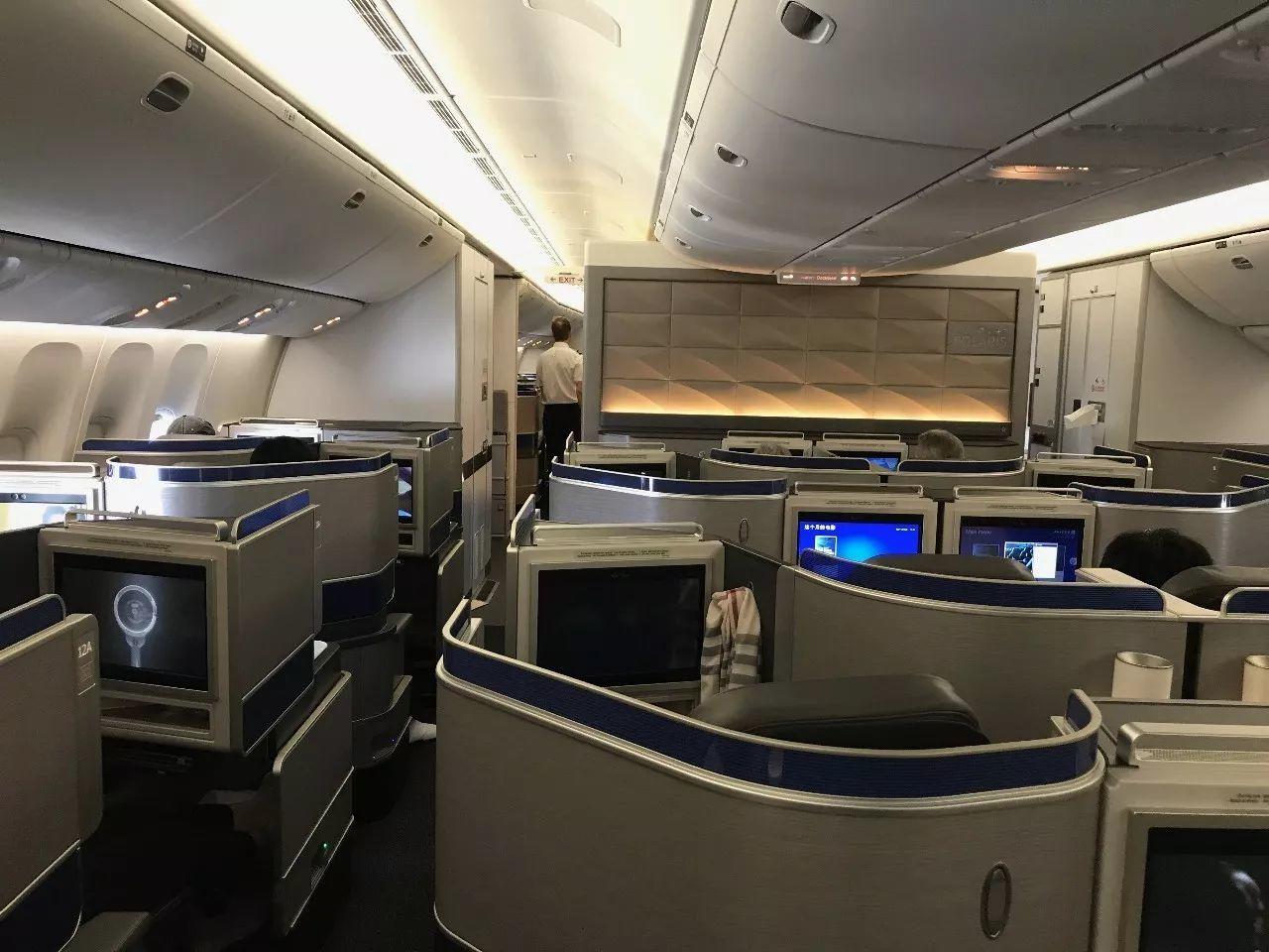 乘坐美联航全新的商务舱是什么样的体验? 乘坐美联航全新的商务舱是什么样的体验?