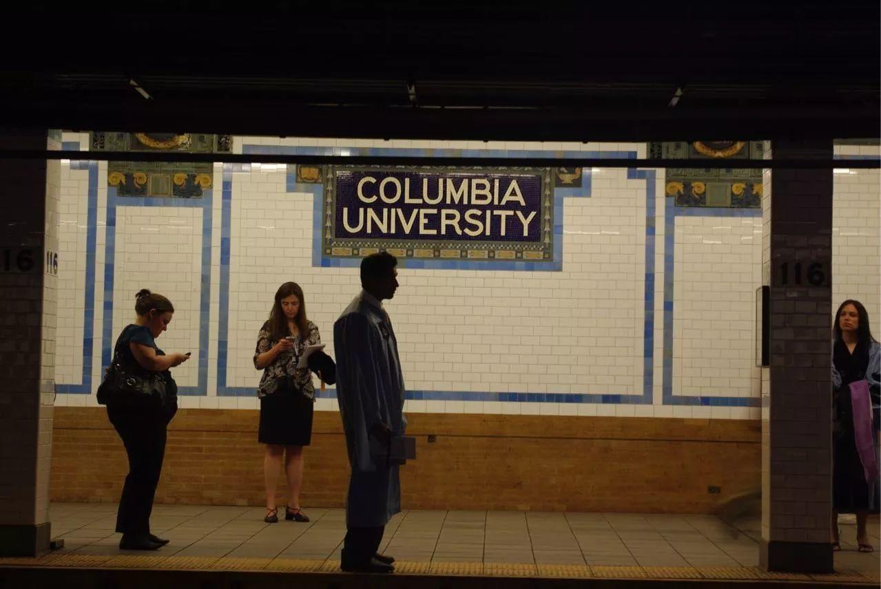 纽约真烂,地铁这么破,比北京上海差远了 纽约真烂,地铁这么破,比北京上海差远了