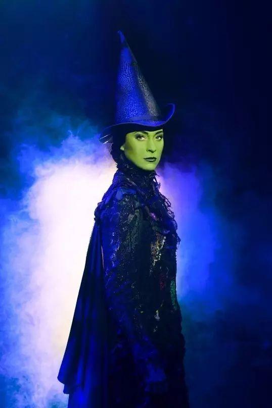 我打算请几个人去看百老汇音乐剧。 我打算请几个人去看百老汇音乐剧。