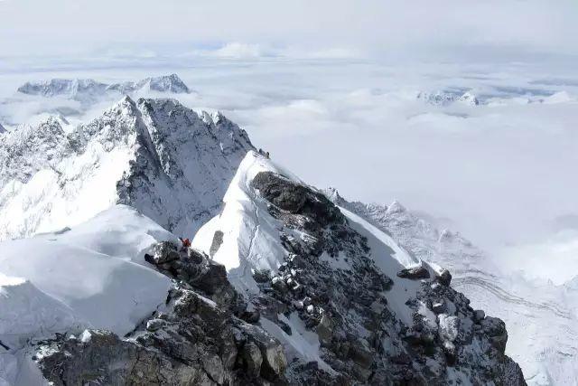 登上珠穆朗玛峰,你究竟会看到什么? 登上珠穆朗玛峰,你究竟会看到什么?