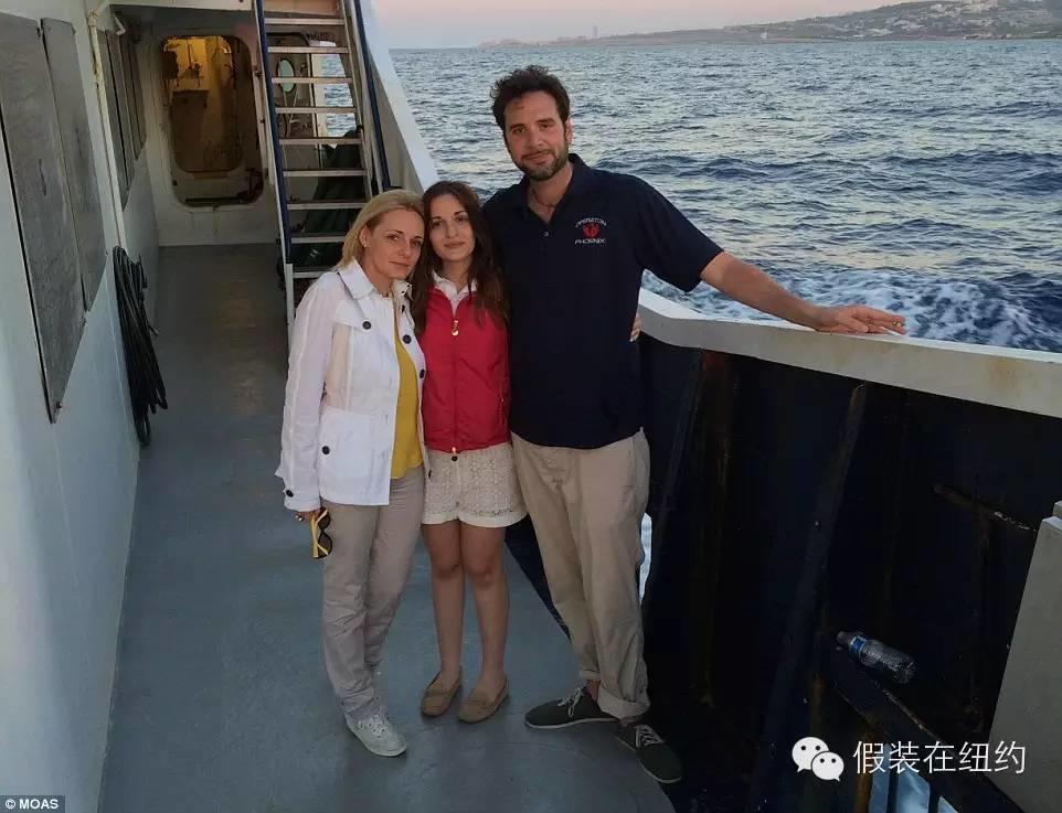 他散尽千万家财,买了退役军舰,救了9000人性命 他散尽千万家财,买了退役军舰,救了9000人性命