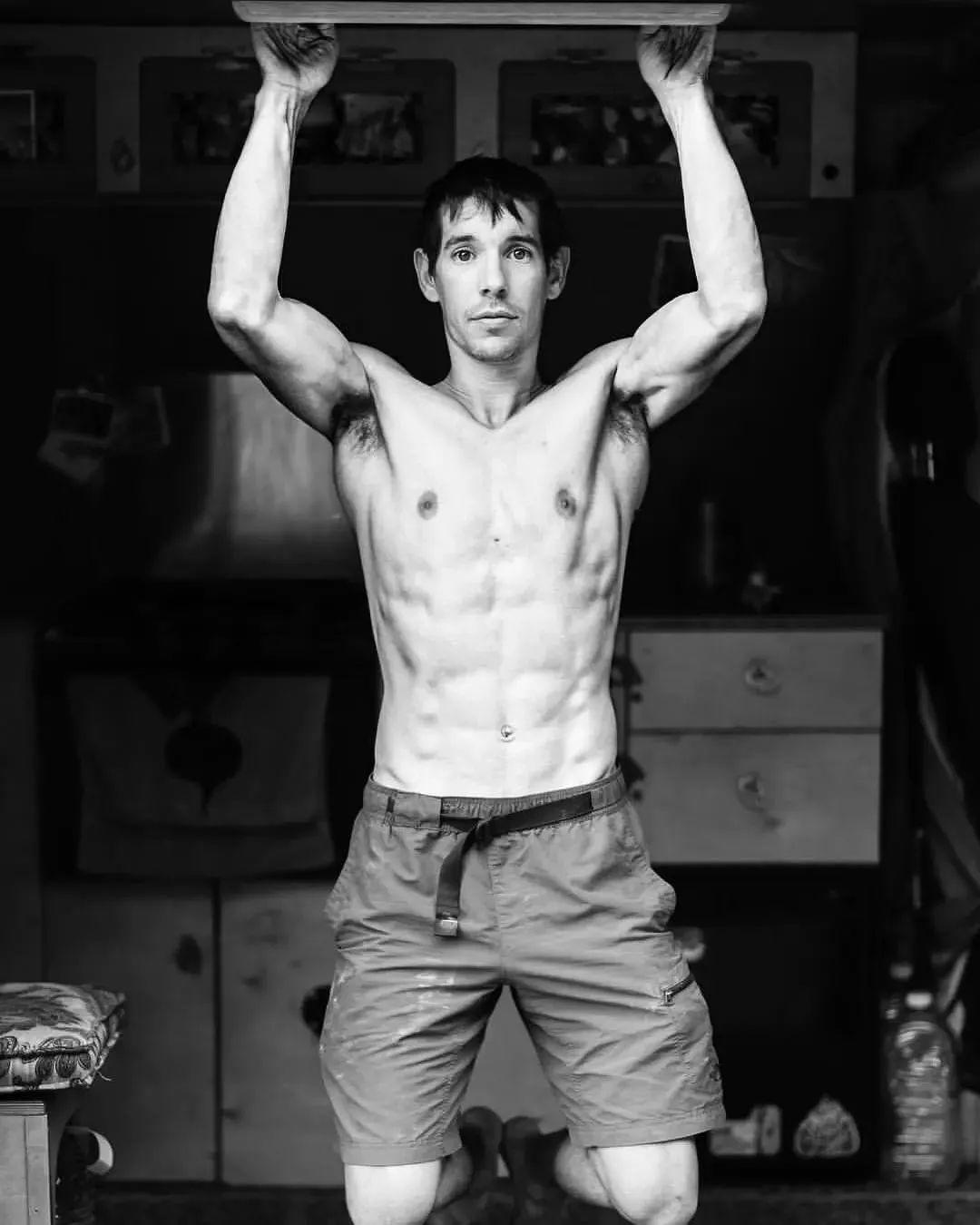 用生命在拍摄:今年奥斯卡最佳纪录片《徒手攀岩》 用生命在拍摄:今年奥斯卡最佳纪录片《徒手攀岩》