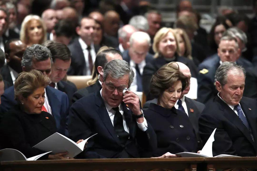 老布什的葬礼充满欢笑,纯粹、温暖、美好 老布什的葬礼充满欢笑,纯粹、温暖、美好