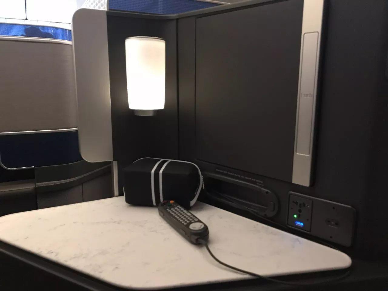 乘坐美联航全新的商务舱是什么样的体验? 乘坐美联航全新的商务舱是什么样的体验?