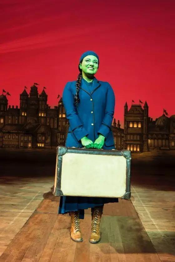 我打算请几个人去看百老汇音乐剧。 我打算请几个人去看百老汇音乐剧。