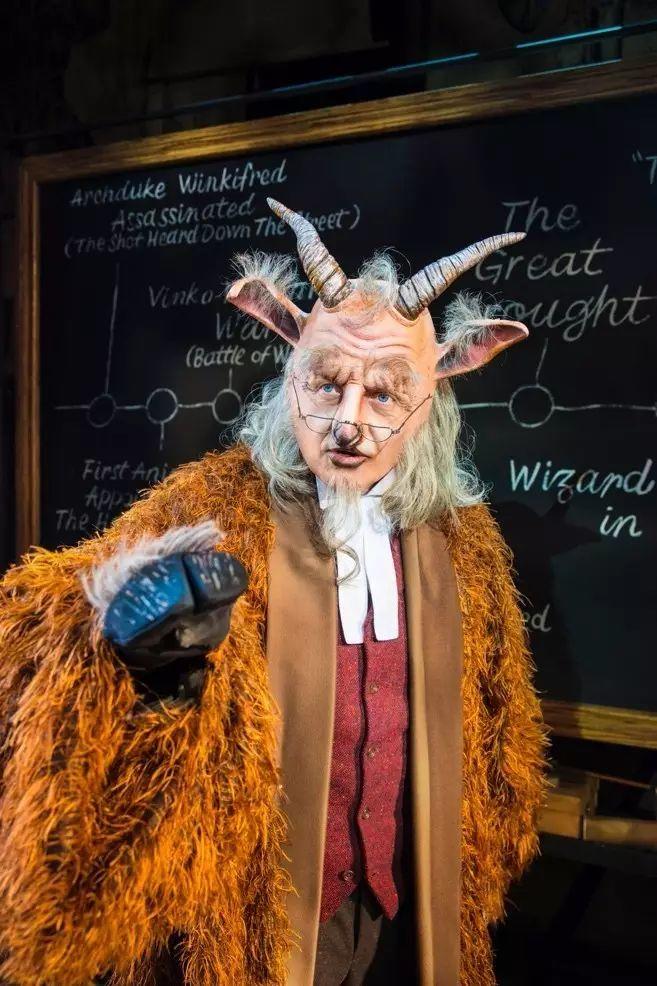 我打算请几个人去看百老汇音乐剧。 我打算请几个人去看百老汇音乐剧。