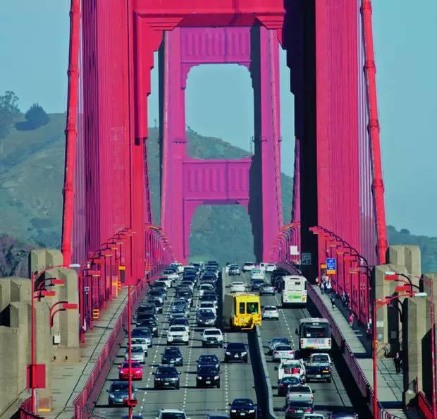 这个黄色的怪物,就是金门大桥的安全保障 这个黄色的怪物,就是金门大桥的安全保障