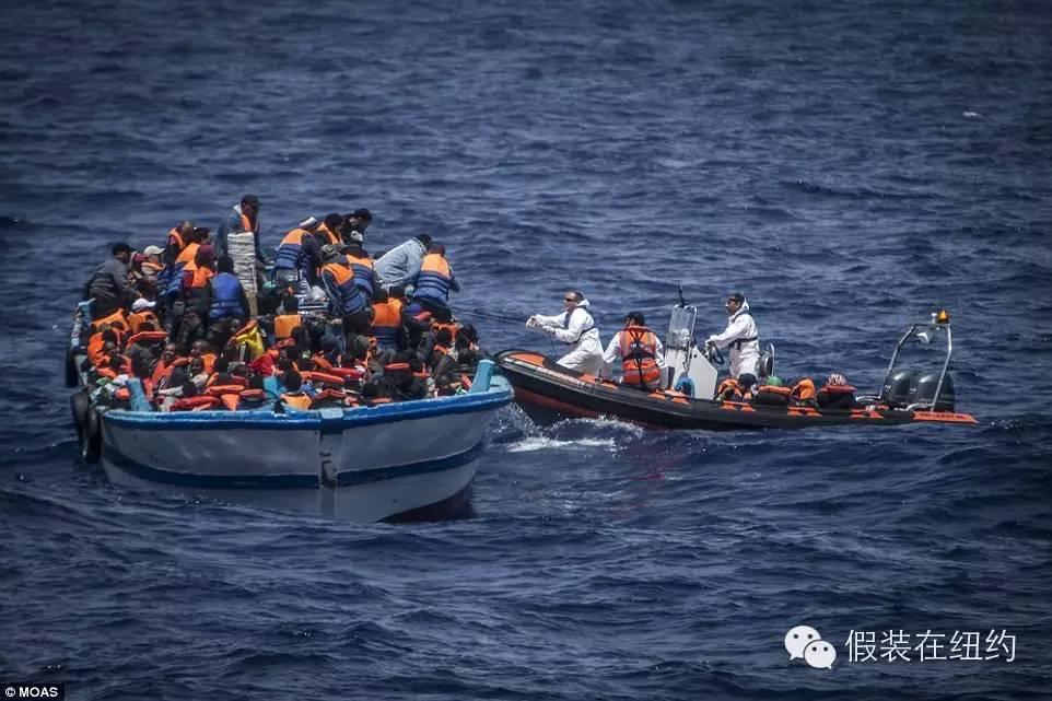 他散尽千万家财,买了退役军舰,救了9000人性命 他散尽千万家财,买了退役军舰,救了9000人性命