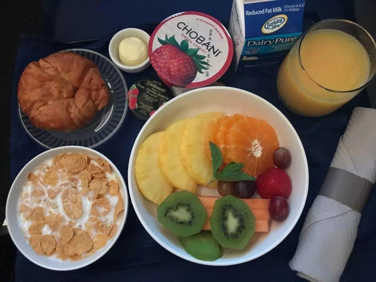 乘坐美联航全新的商务舱是什么样的体验? 乘坐美联航全新的商务舱是什么样的体验?