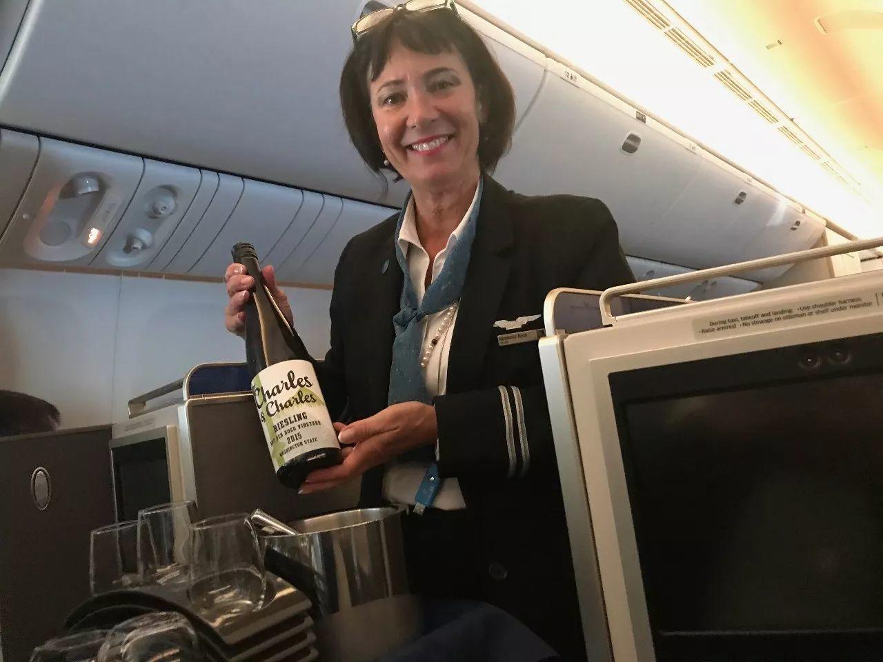 乘坐美联航全新的商务舱是什么样的体验? 乘坐美联航全新的商务舱是什么样的体验?