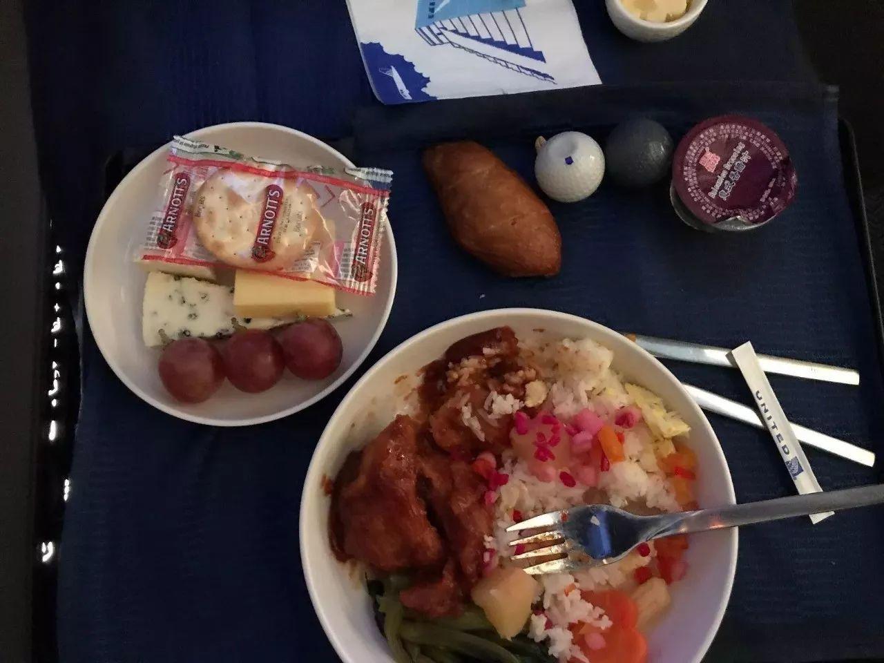 乘坐美联航全新的商务舱是什么样的体验? 乘坐美联航全新的商务舱是什么样的体验?