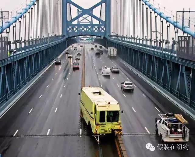 这个黄色的怪物,就是金门大桥的安全保障 这个黄色的怪物,就是金门大桥的安全保障