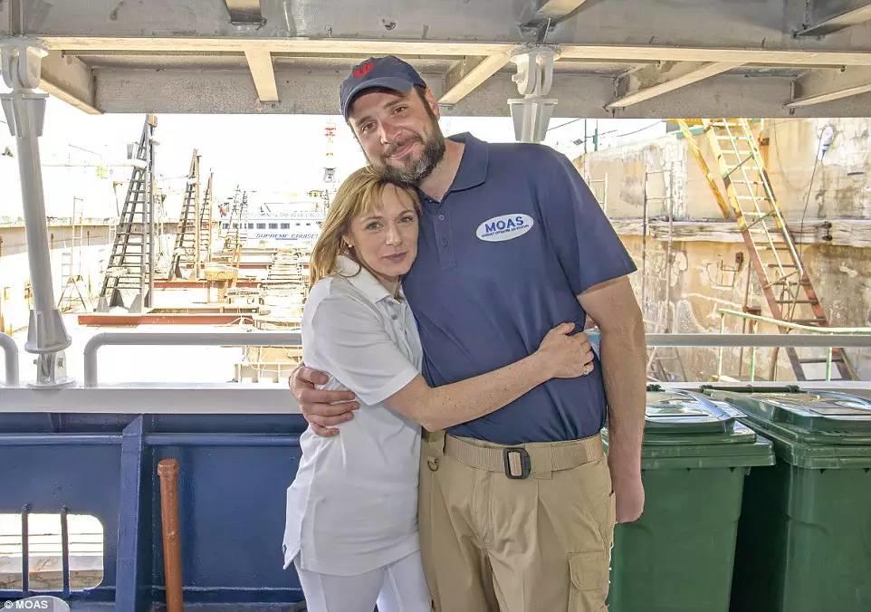 他散尽千万家财,买了退役军舰,救了9000人性命 他散尽千万家财,买了退役军舰,救了9000人性命