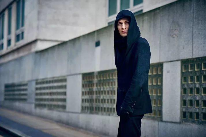 英俊、天才、创业、流亡、硬杠普京、复仇……怎么还没有人拍一部他的电影? 英俊、天才、创业、流亡、硬杠普京、复仇……怎么还没有人拍一部他的电影?