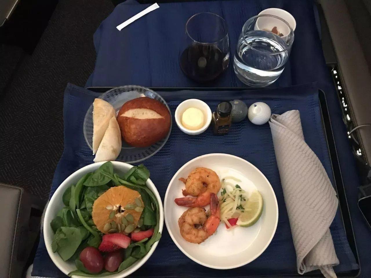 乘坐美联航全新的商务舱是什么样的体验? 乘坐美联航全新的商务舱是什么样的体验?