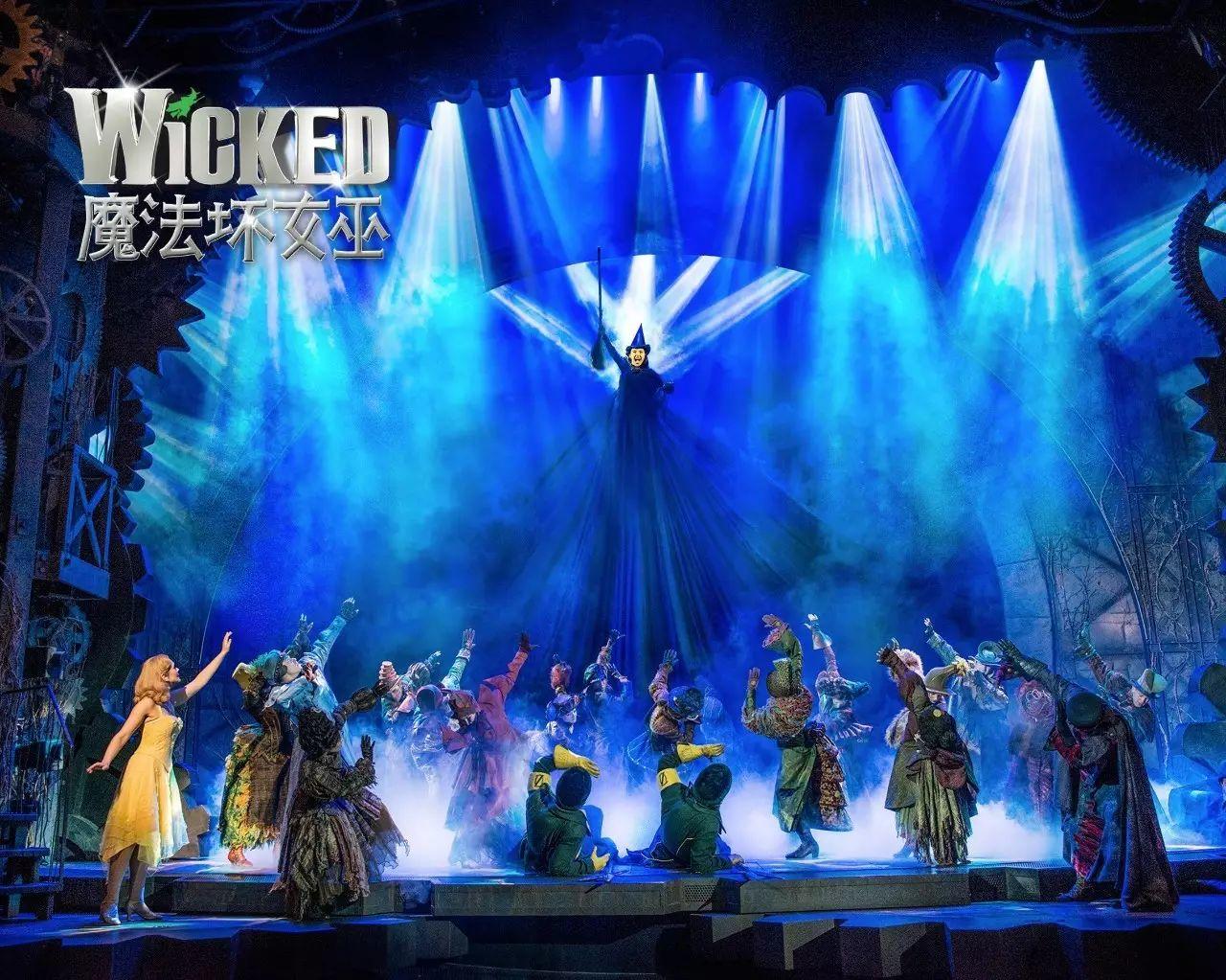 我打算请几个人去看百老汇音乐剧。 我打算请几个人去看百老汇音乐剧。