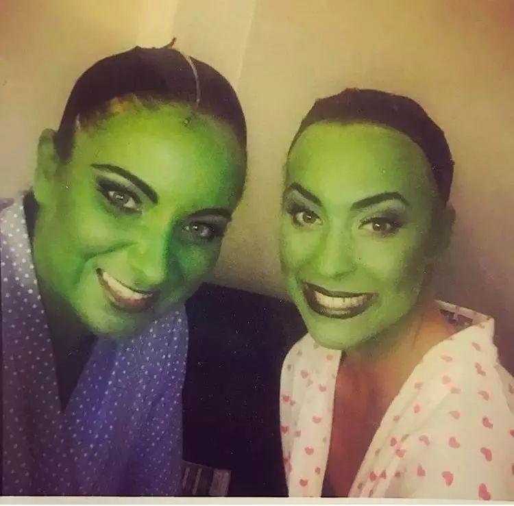 我打算请几个人去看百老汇音乐剧。 我打算请几个人去看百老汇音乐剧。