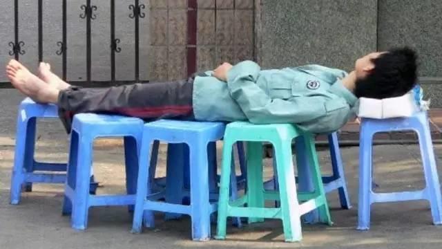 世界百大未解之谜之为什么中国人喜欢在宜家睡觉? 世界百大未解之谜之为什么中国人喜欢在宜家睡觉?