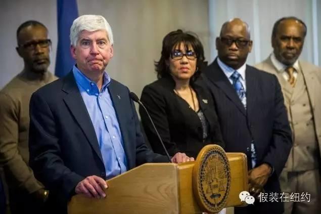 10万人喝了18个月的毒水,政府还一再说是安全的,直到一个母亲站出来揭开了真相 10万人喝了18个月的毒水,政府还一再说是安全的,直到一个母亲站出来揭开了真相