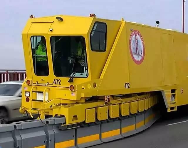 这个黄色的怪物,就是金门大桥的安全保障 这个黄色的怪物,就是金门大桥的安全保障