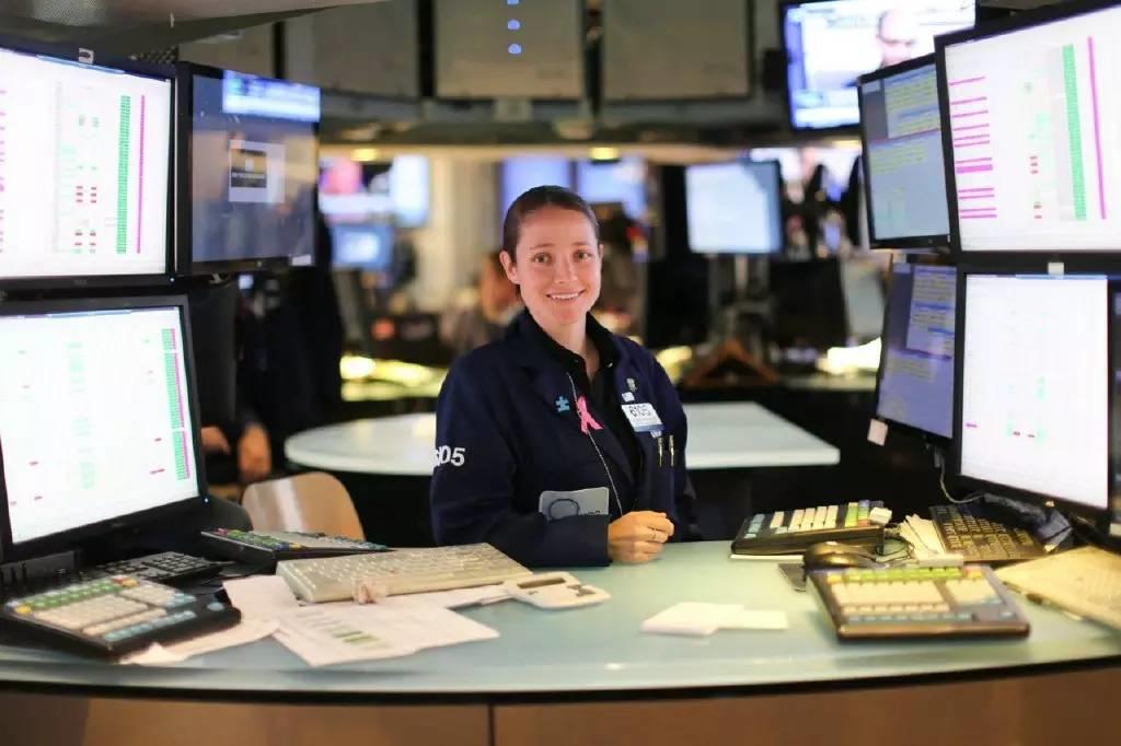 一个小男孩因为自己是同性恋而苦恼,希拉里这样安慰他 一个小男孩因为自己是同性恋而苦恼,希拉里这样安慰他