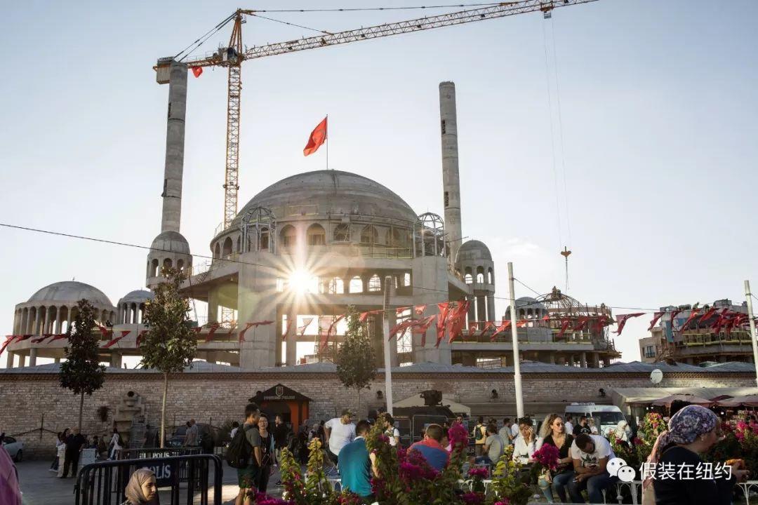 土耳其建了那么多光鲜亮丽的高楼和大桥,最后却还是滑向深渊 土耳其建了那么多光鲜亮丽的高楼和大桥,最后却还是滑向深渊