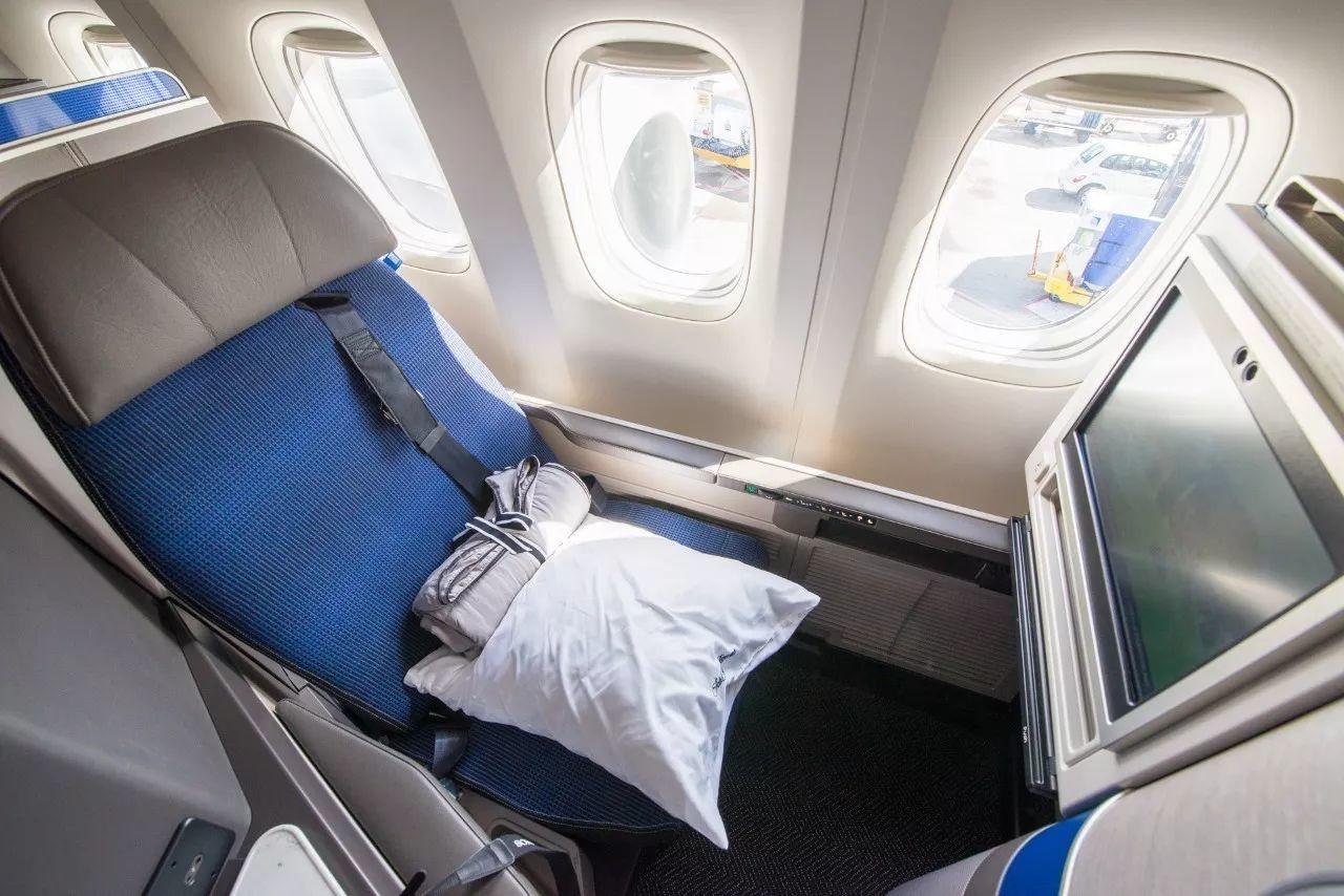乘坐美联航全新的商务舱是什么样的体验? 乘坐美联航全新的商务舱是什么样的体验?