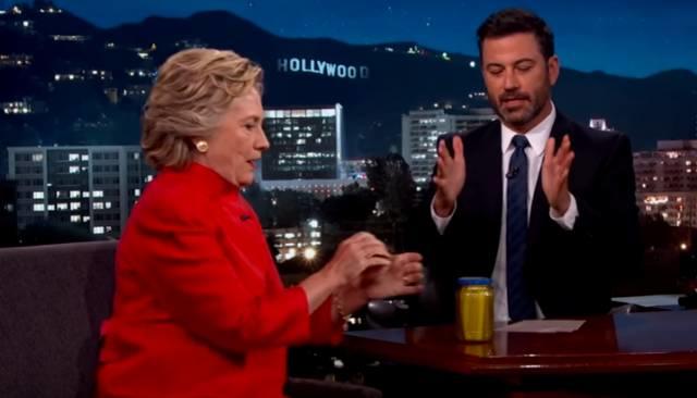 希拉里能撑到11月8日那一天吗?我真的开始担心了。 希拉里能撑到11月8日那一天吗?我真的开始担心了。