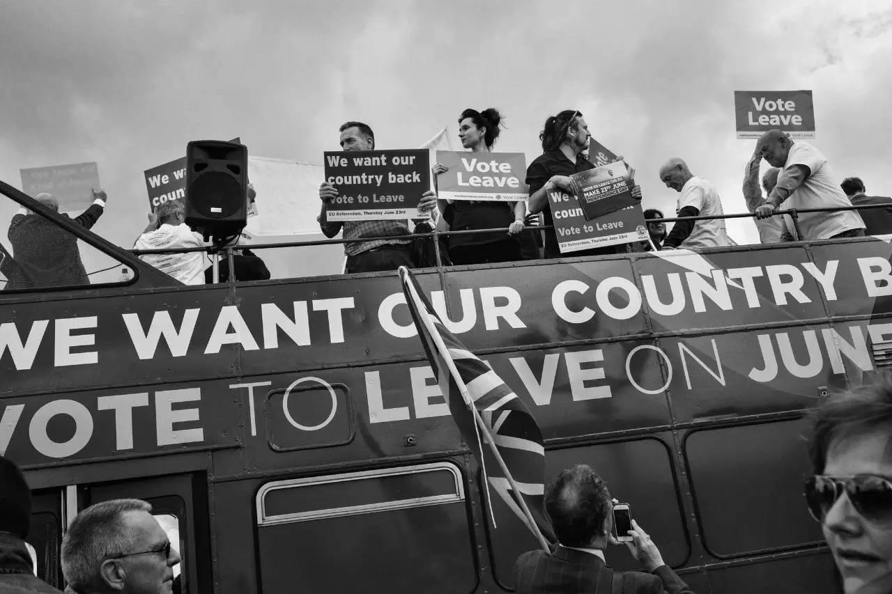 英国退欧不是一个笑话,即使是,也是让我们所有人都感到苦涩的笑话。 英国退欧不是一个笑话,即使是,也是让我们所有人都感到苦涩的笑话。
