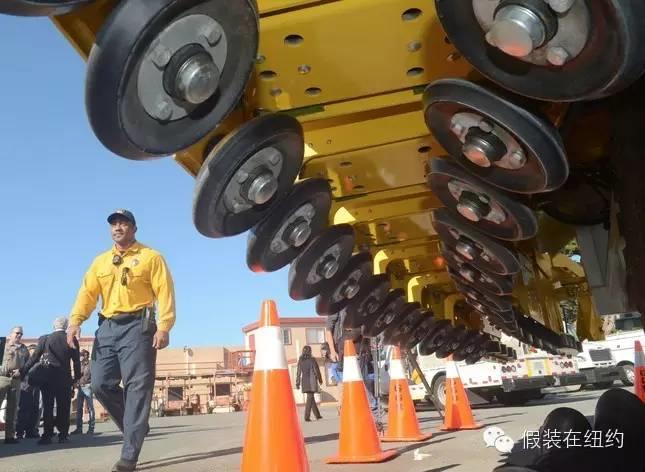 这个黄色的怪物,就是金门大桥的安全保障 这个黄色的怪物,就是金门大桥的安全保障