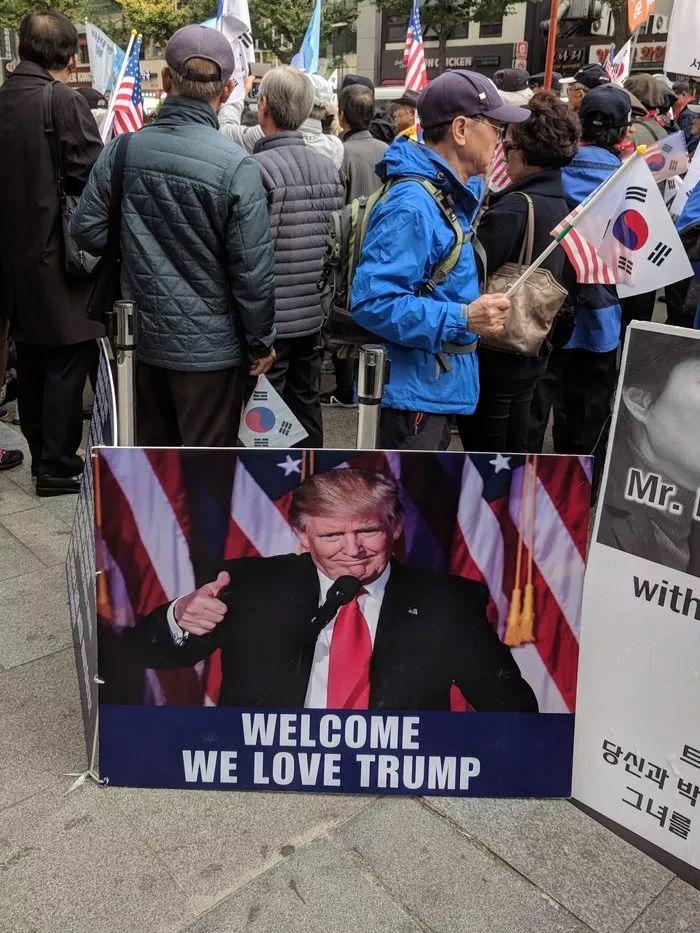 怎么对付特朗普？哄他，哄他，哄哄他……