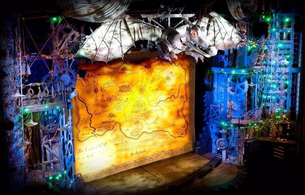 我打算请几个人去看百老汇音乐剧。 我打算请几个人去看百老汇音乐剧。