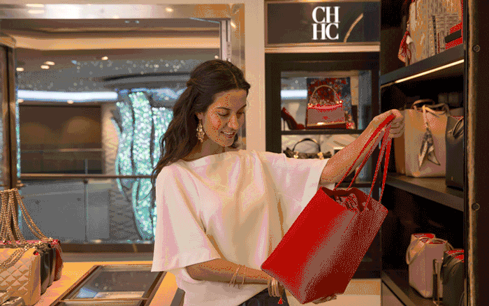 一艘在公海航行的游轮,到底藏着多少秘密? 一艘在公海航行的游轮,到底藏着多少秘密?