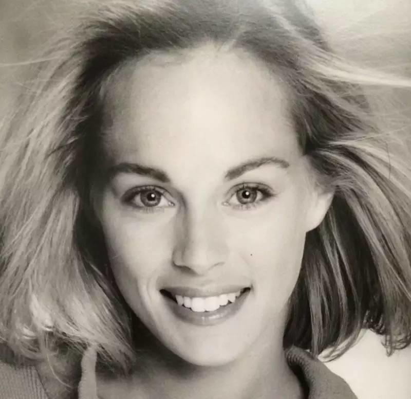 给所有被侮辱和被伤害的,愿你不再沉默,愿你不再孤单,愿你永远无需独自面对 给所有被侮辱和被伤害的,愿你不再沉默,愿你不再孤单,愿你永远无需独自面对