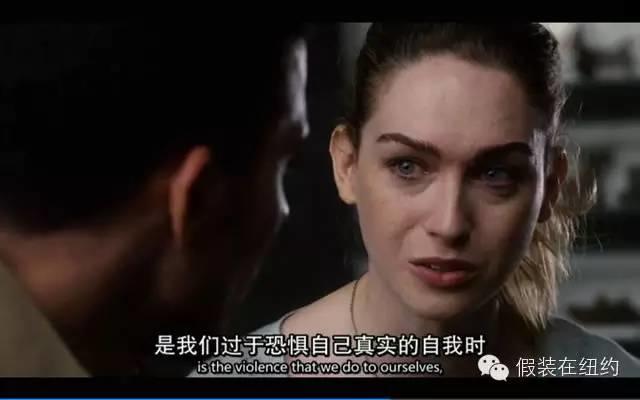 为什么她要宣布自己变性的消息?因为恐惧。 为什么她要宣布自己变性的消息?因为恐惧。