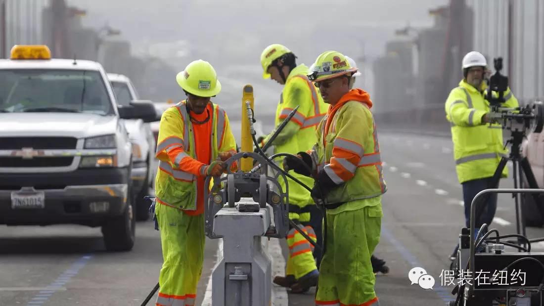 这个黄色的怪物,就是金门大桥的安全保障 这个黄色的怪物,就是金门大桥的安全保障