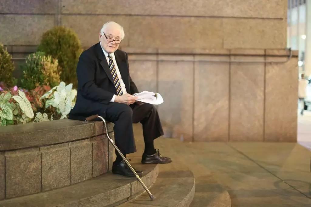 一个小男孩因为自己是同性恋而苦恼,希拉里这样安慰他 一个小男孩因为自己是同性恋而苦恼,希拉里这样安慰他