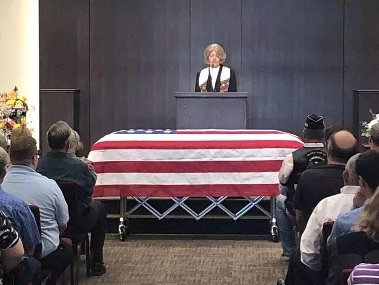 两场陌生人的葬礼 两场陌生人的葬礼