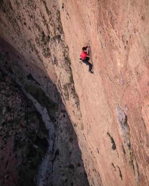 用生命在拍摄:今年奥斯卡最佳纪录片《徒手攀岩》 用生命在拍摄:今年奥斯卡最佳纪录片《徒手攀岩》